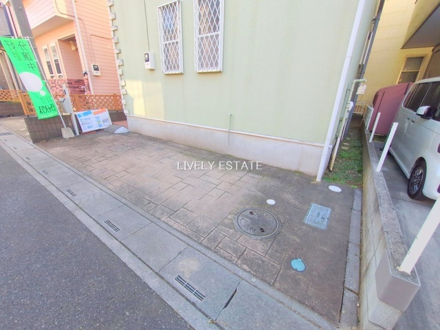 越谷市東越谷9丁目 中古戸建の駐車場