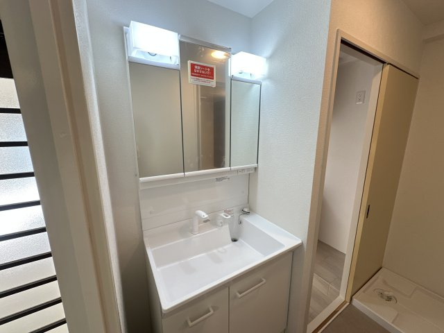 エクセランス大久保１番館の独立洗面台