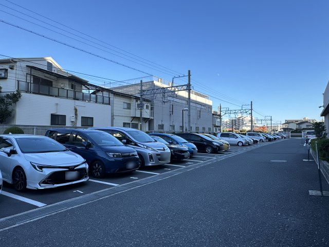 エクセランス大久保１番館の駐車場