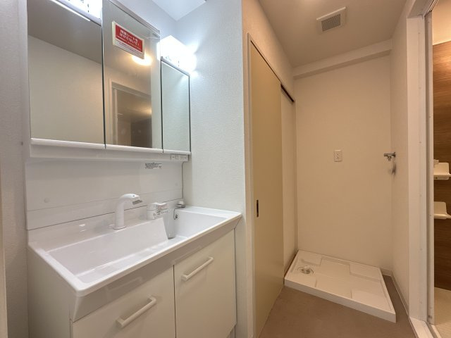 エクセランス大久保１番館の独立洗面台