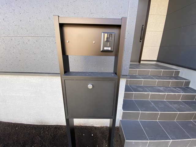 新座市石神第三　新築1棟の玄関