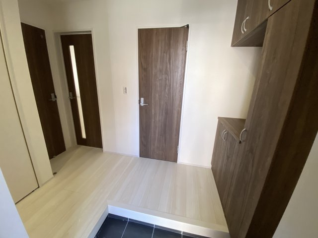 新座市石神第三　新築1棟の玄関