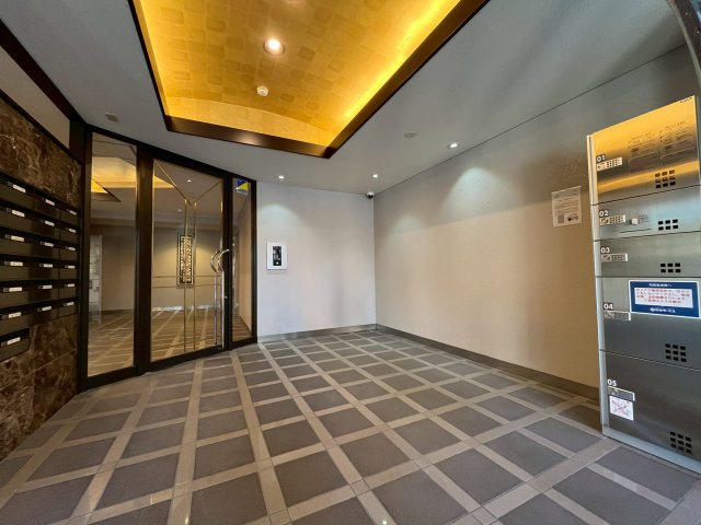 アンピール伏見桃山のエントランス