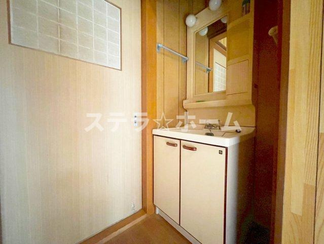 高倉町2 中古戸建の独立洗面台|朝の身支度には欠かせない独立洗面化粧台
