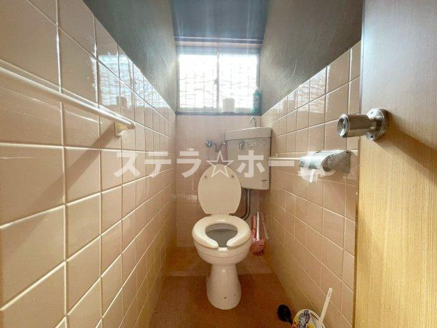 高倉町2 中古戸建のトイレ|ゆったりとした空間のトイレです