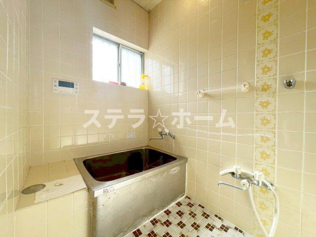 高倉町2 中古戸建の浴室|日々の疲れを癒すお風呂付です