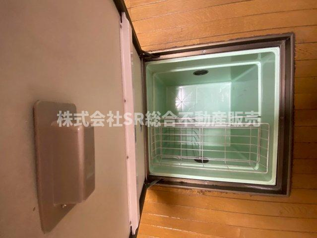 稲田本町1丁目中古テラスハウスの収納|床下収納があり食材のストック等を保管できます♪