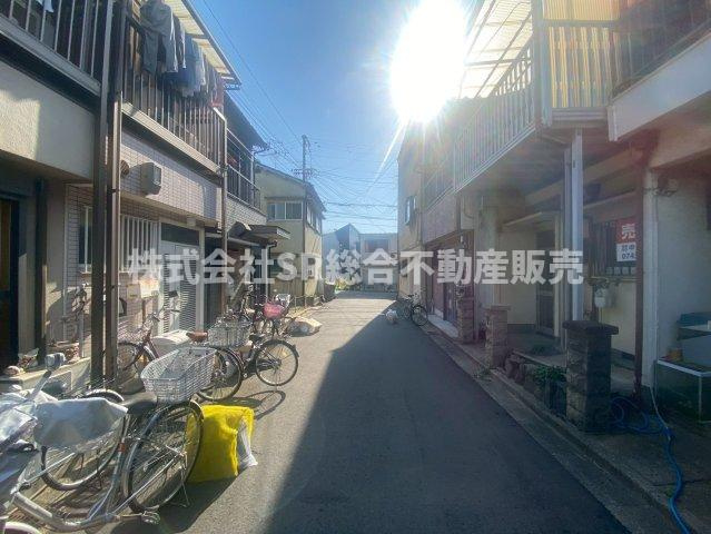 稲田本町1丁目中古テラスハウスの前面道路含む現地写真|前面道路含む現地写真です