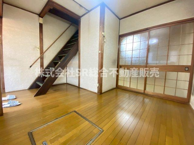 稲田本町1丁目中古テラスハウスのキッチン|ご家族と毎日顔を合わせられる造りです♪