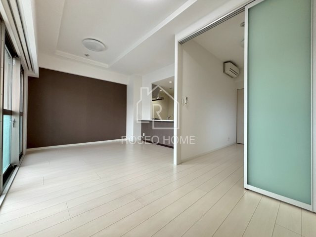 ラフィーネレジデンスの居間・リビング|同マンション別部屋：参考写真