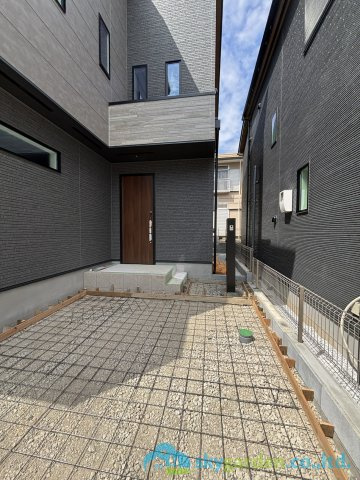伊勢原市第3高森　新築戸建　全3棟2号棟の駐車場