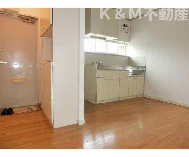 エステートピアグレイスの居間・リビング|こちらの居間で趣味の時間をお楽しみください