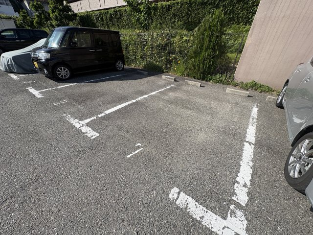 アルファステイツ朝霧丘の駐車場