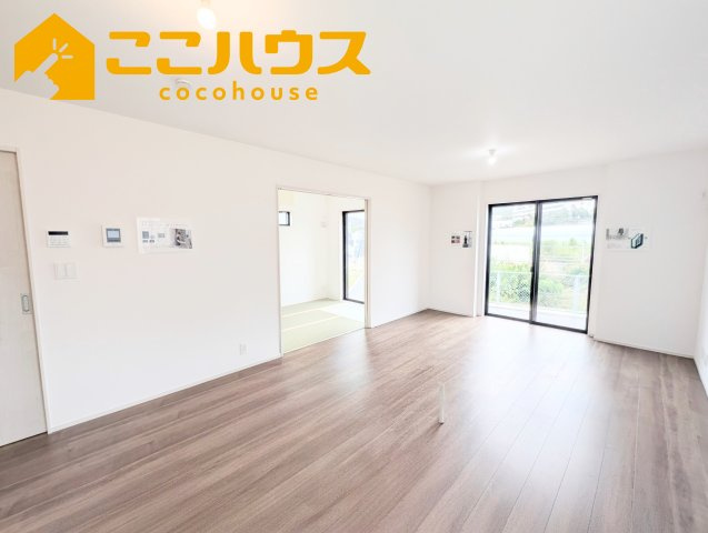 豊見城市渡橋名浜原　新築戸建て　全39区画　26号棟の居間・リビング|LDK17.4帖