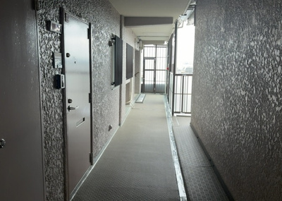【その他共用部分】 | ローズハイツ八王子Ｂ棟 | 共有部分は、住民なら誰もが使える設備のこと。例えば駐車場やエレベーター、インターネット設備、セキュリティ設備などがあります。他にも、マンションの廊下・外部階段やエントランス・ゴミ置き場などがあります。