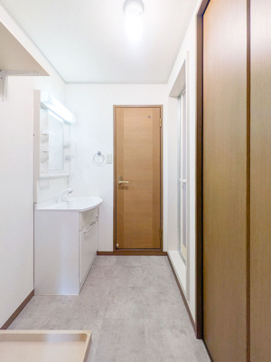 【洗面所】 | カロンアイリス | 脱衣スペースもあります