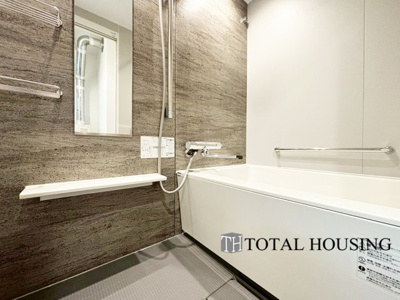 【浴室】 | ナカビシグランドハイツ琴似 | 一日の疲れを癒してくれる場所なので、快適に過ごして頂く為にゆったりサイズのバスタブを用意しました。是非半身浴をお楽しみ下さい。