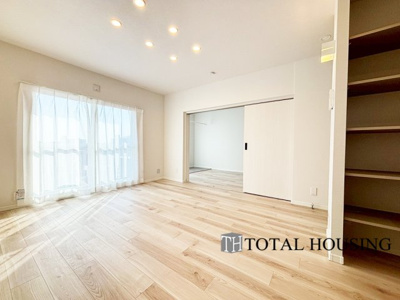 【居間・リビング】 | ナカビシグランドハイツ琴似 | 家族みんなが爽やかに健やかに過ごせるように、溢れる光をたっぷり取り込んだリビングダイニング。集いの場、憩いの場としての快適性を求めたやすらぎの空間です。