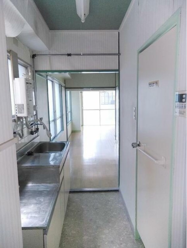 中野区中央２丁目の賃貸マンションの玄関