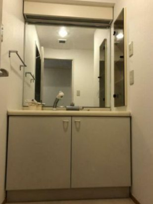 【独立洗面台】 | フレール早稲田 | 独立洗面台、小物を置くことができて便利です