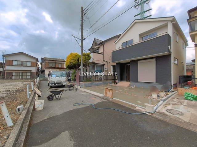 越谷市大字大泊 新築分譲住宅 の前面道路含む現地写真