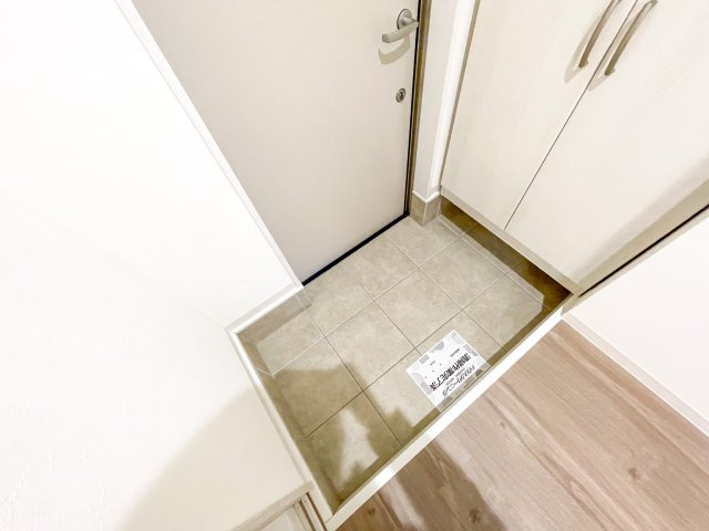 アート東大阪Bの玄関