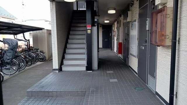 レオパレスリモーネⅣのエントランス