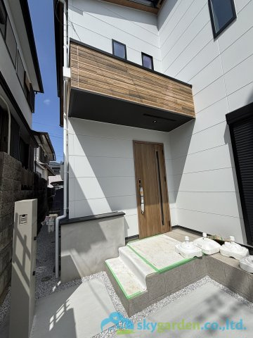 伊勢原市第3高森　新築戸建　全3棟1号棟の玄関