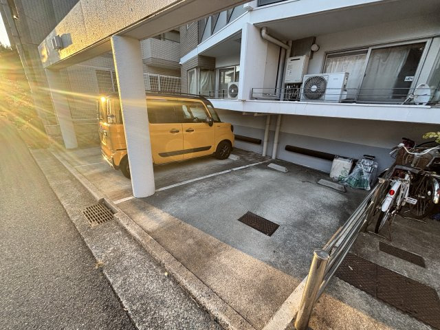 御影大蔵マンションの駐車場