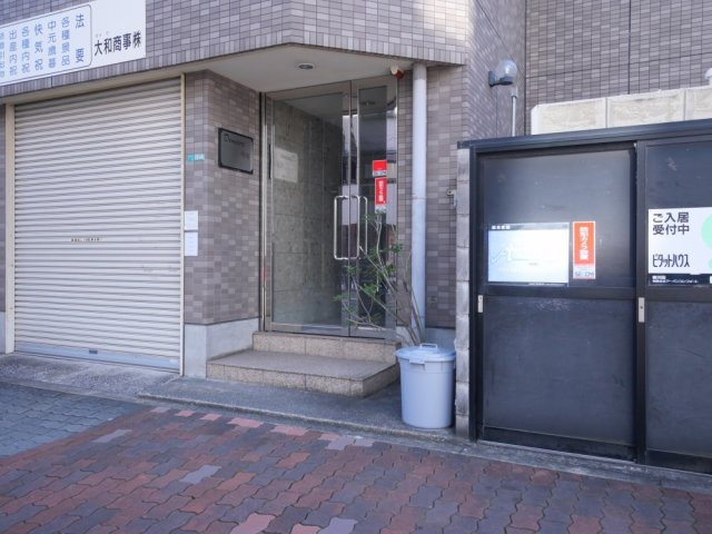 ドムール緑橋のエントランス