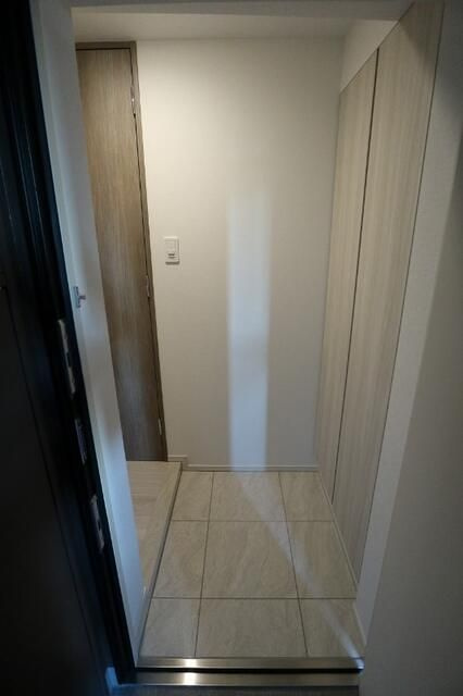 LUMEED南千住の玄関