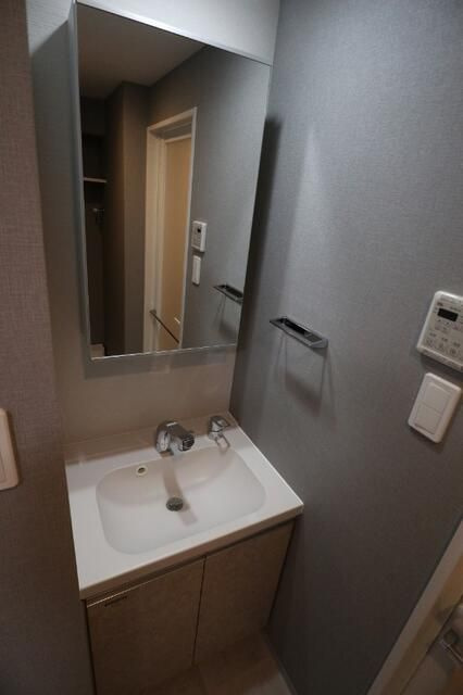 LUMEED南千住の洗面所