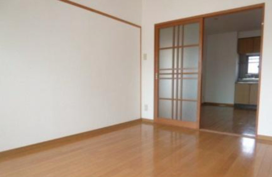 シャロム大善寺【キャッシュバック対象】の居間・リビング|こちらのリビングで趣味の時間をお楽しみください