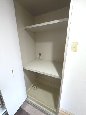 【収納】 | ジョイフル上新庄 | 室内洗濯機置き場は収納スペースもあります