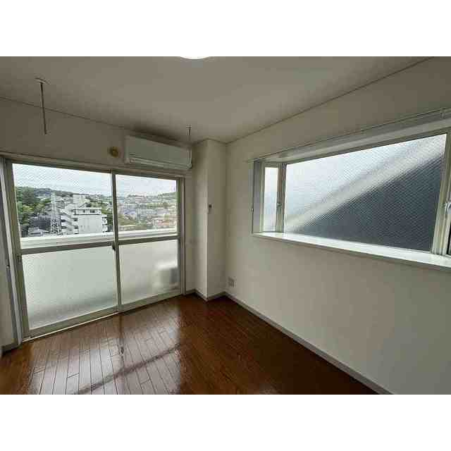 ルミエール生田の居間・リビング