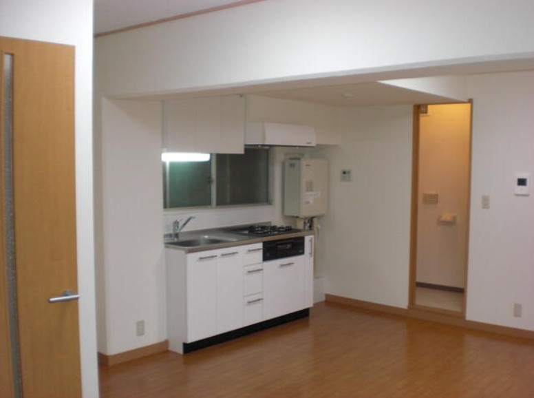 岡本マンションの居間・リビング