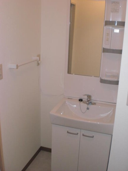 岡本マンションの独立洗面台