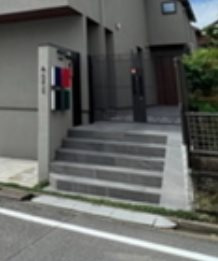 森レジデンスの玄関