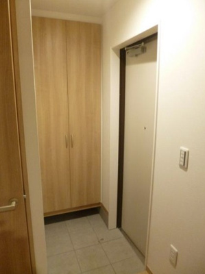 【玄関】 | アン・ウィスタリア