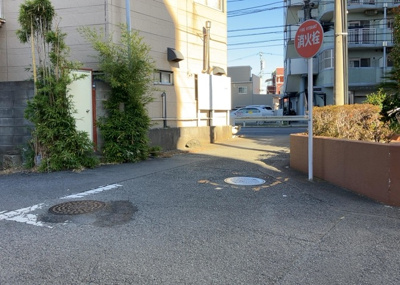 【展望】 | ファーストクラス本厚木 | 眺望を気にして物件を探す場合、前面に建物が建っていないか現地で確認しましょう！前面に建物があると景色はもちろん、日当たりや風通しにも影響が出てきます。住んだ時のことを想像しながら現地見学をしましょう。