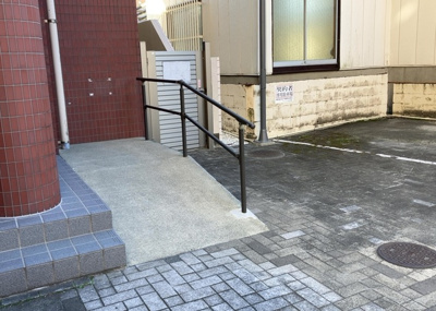 【内装】 | ファーストクラス本厚木 | 共有部分は、住民なら誰もが使える設備のこと。例えば駐車場やエレベーター、インターネット設備、セキュリティ設備などがあります。他にも、マンションの廊下・外部階段やエントランス・ゴミ置き場などがあります。