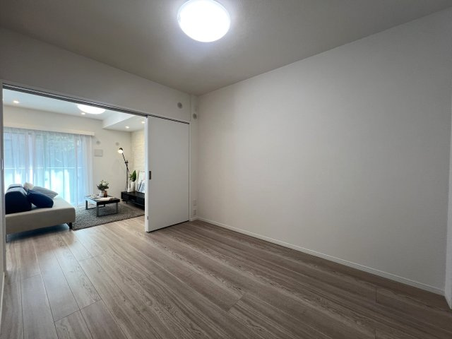 北山田の綺麗な街並みに佇むマンション【ビューリッシュ港北ニュータウンアジュリーヌ】の洋室|ゆったりした洋室です