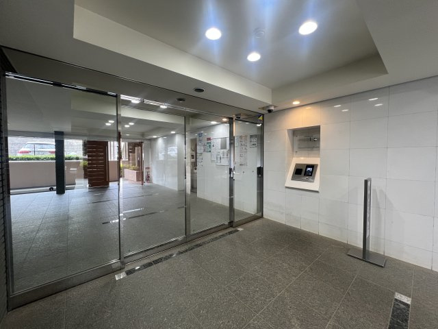 北山田の綺麗な街並みに佇むマンション【ビューリッシュ港北ニュータウンアジュリーヌ】のエントランス|建物の内部です