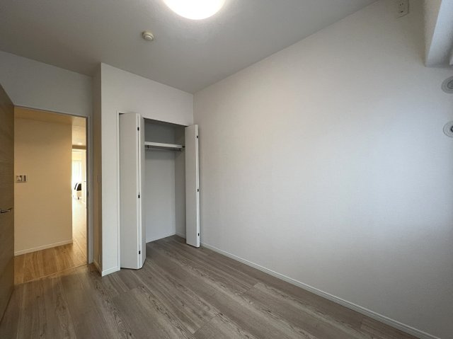 北山田の綺麗な街並みに佇むマンション【ビューリッシュ港北ニュータウンアジュリーヌ】の洋室|ゆったりした洋室です