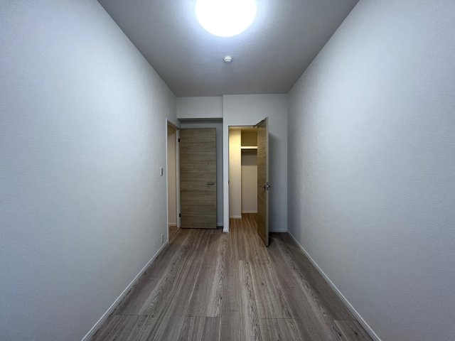 北山田の綺麗な街並みに佇むマンション【ビューリッシュ港北ニュータウンアジュリーヌ】の洋室|広々とした洋室です