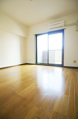 【居間・リビング】 | ロマネスク東町 | 使いやすい居間です