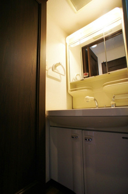 【洗面所】 | ロマネスク東町 | 明るい洗面所です