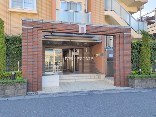 D’クラディア越谷Ⅱのエントランス