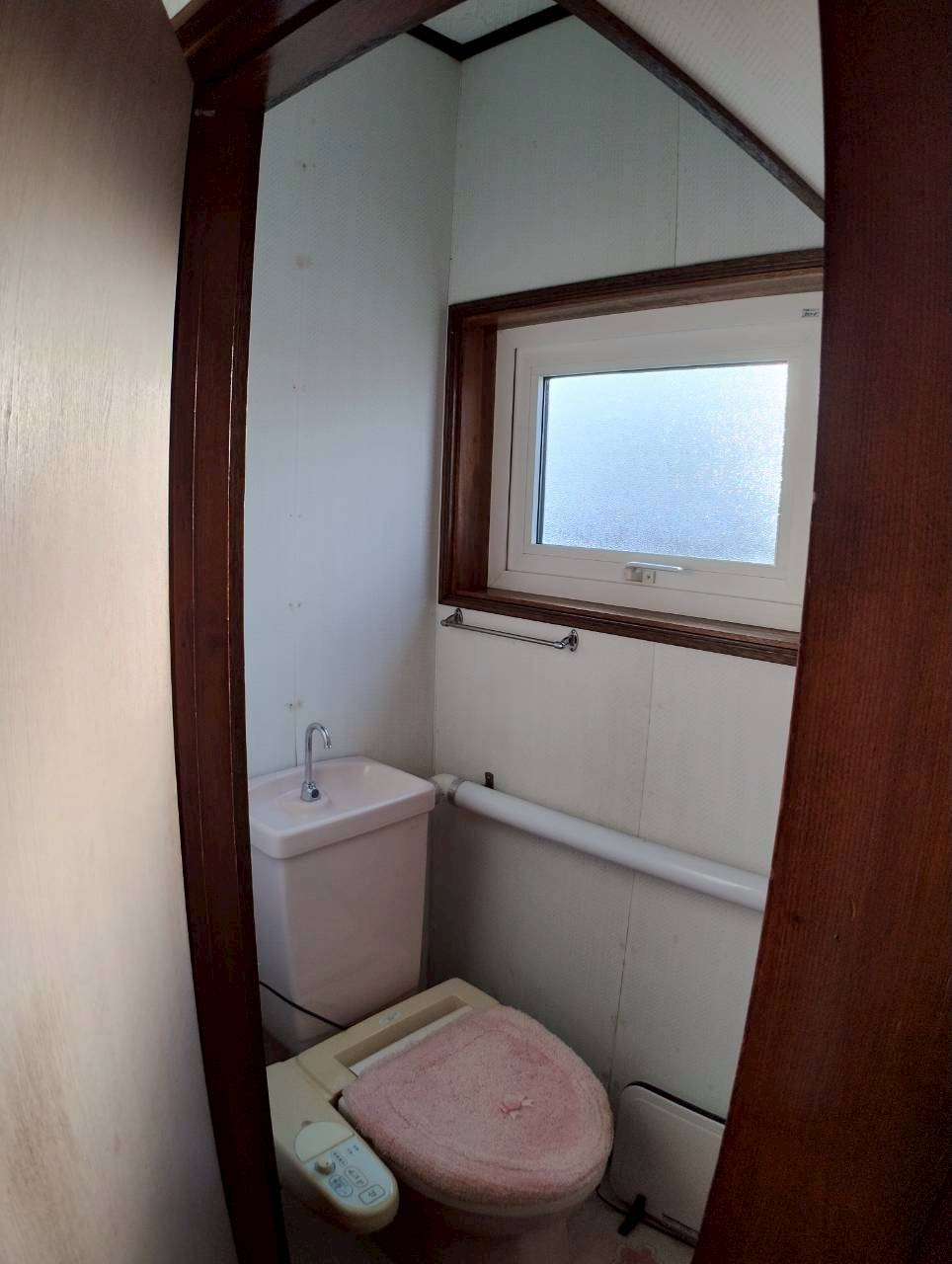 興津２丁目10　中古住宅のトイレ