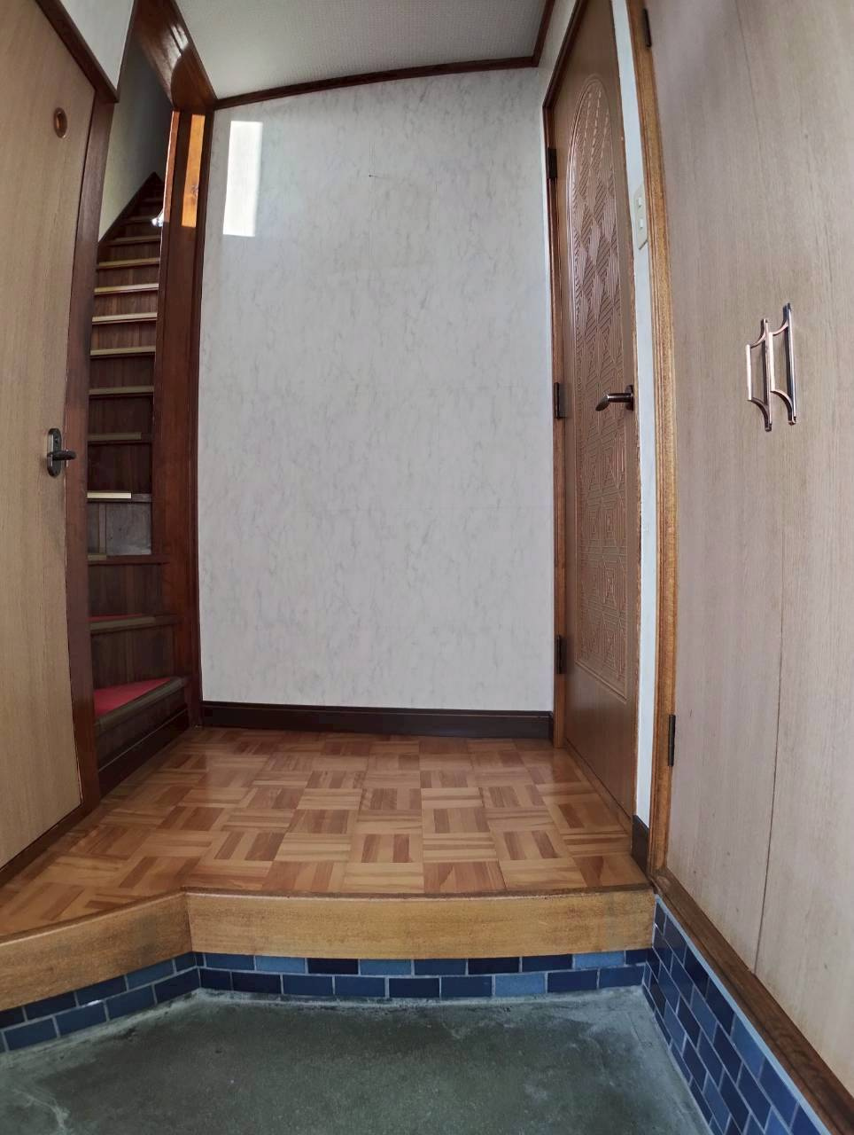 興津２丁目10　中古住宅の玄関